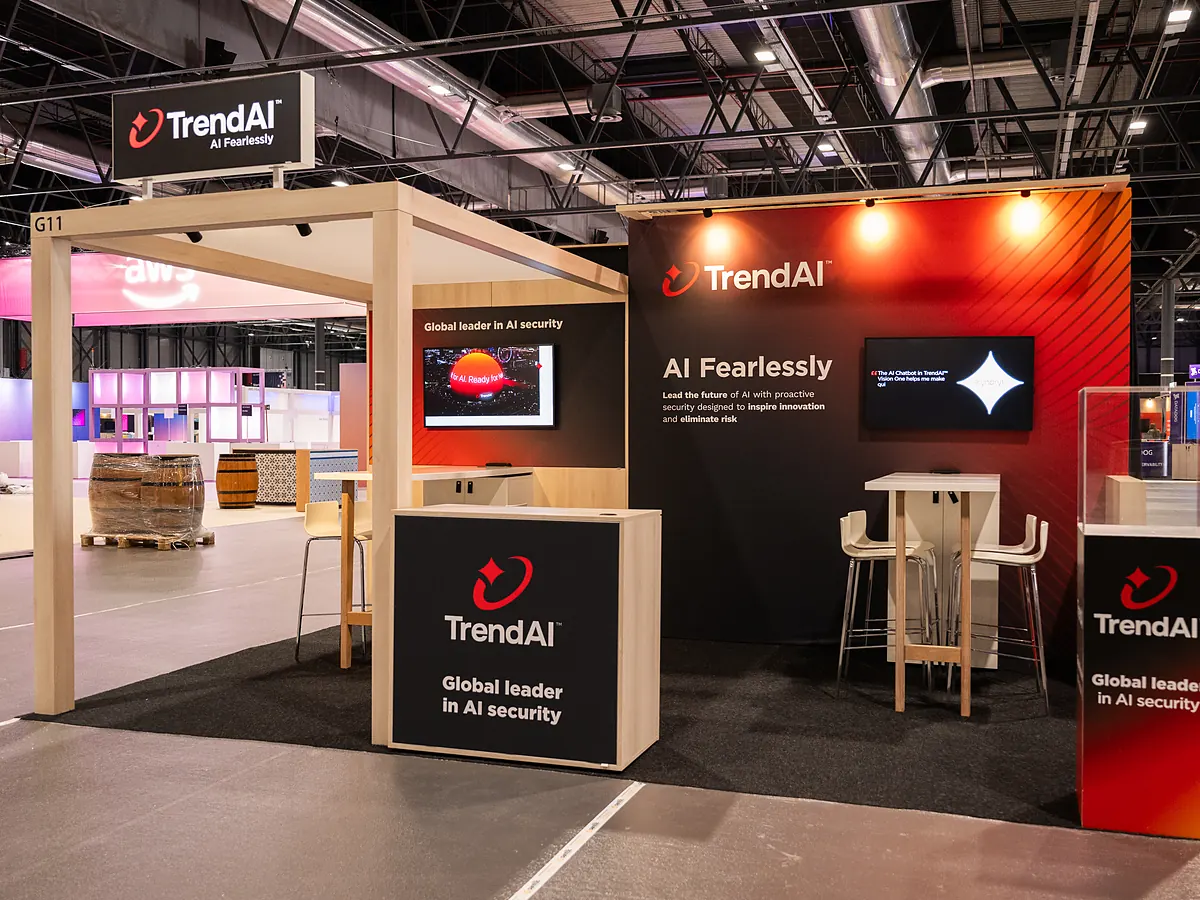 Double Trend AI stand with red prints, two screens and two counters with the logo