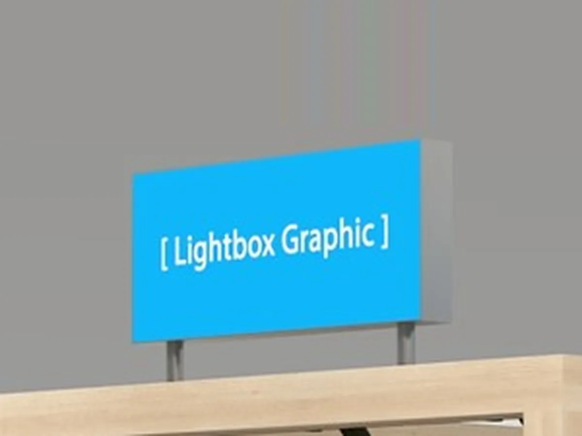 Verlichte lightbox met een blauw printvlak, gemonteerd op de bovenbalk van een stand